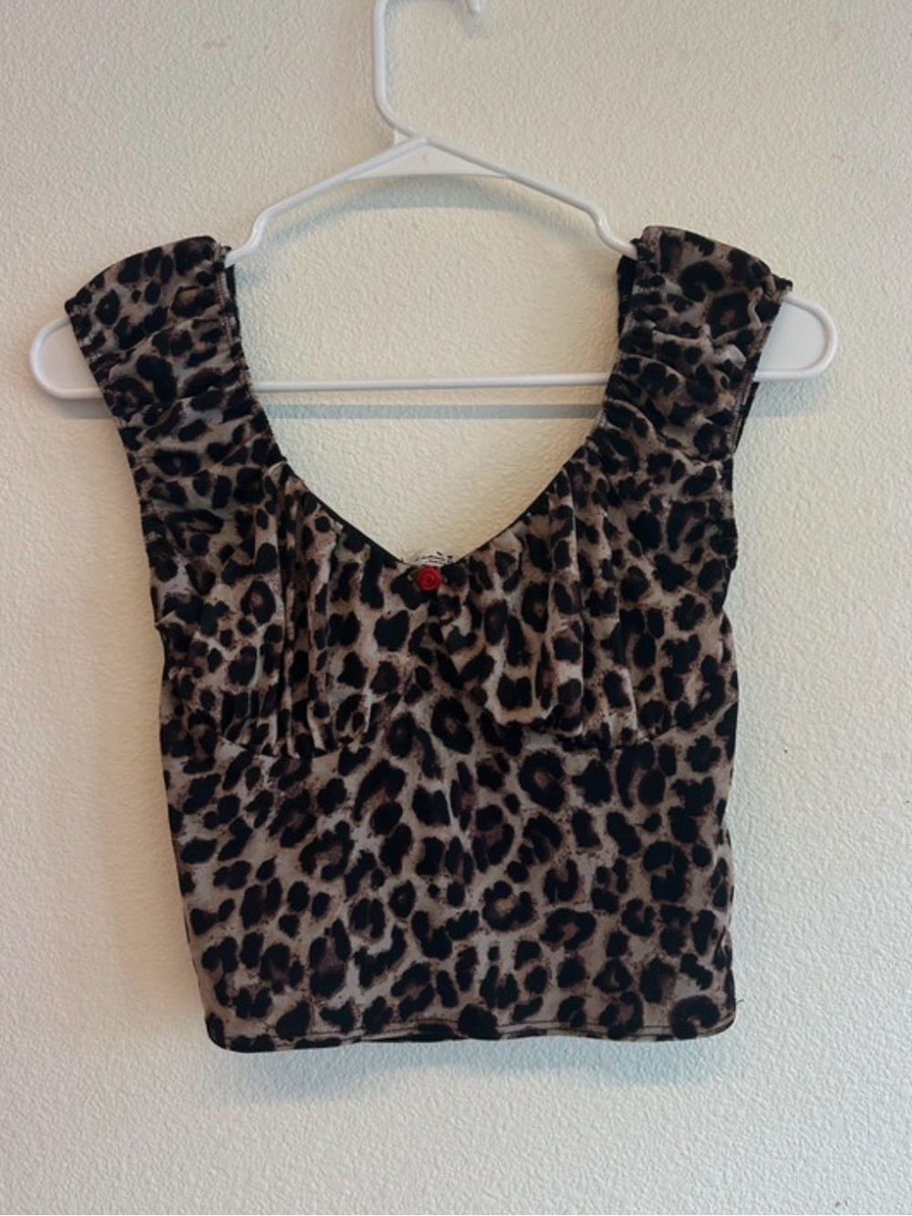 Leopard Print Scoop Neck Crop Top in Brown/Black